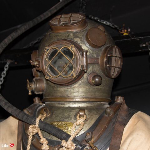 An Old School Dive Helmet In A Museum In Florida